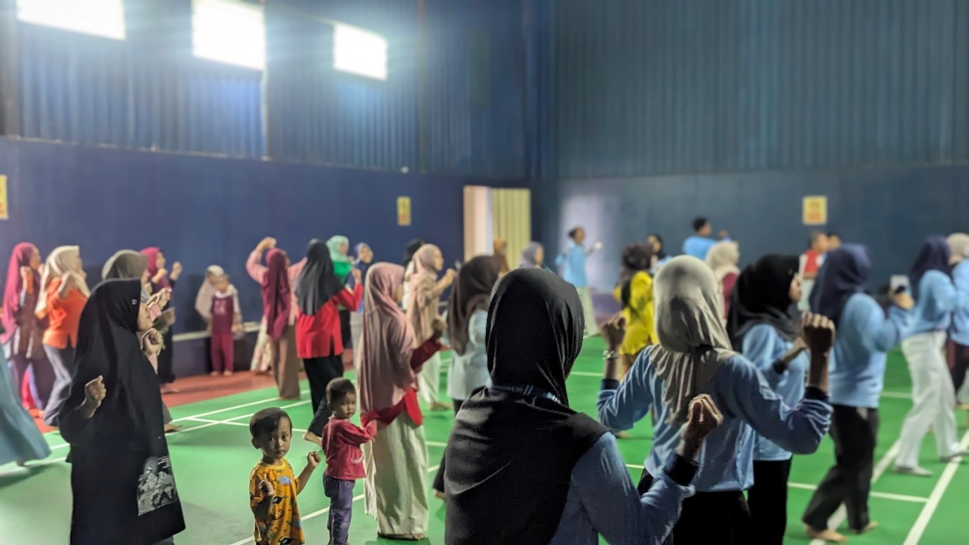 Mahasiswa KKN MIT Ke-21 UIN Walisongo Gelar Senam Sehat Bersama Warga Desa Sidomulyo sebagai Upaya Mendorong Gerak Aktif dan Kepedulian Lingkungan